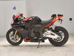     Aprilia RSV4 Factory 2009  1